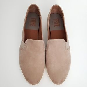 Frye Lisa taupe slip on canvas shoe size 10